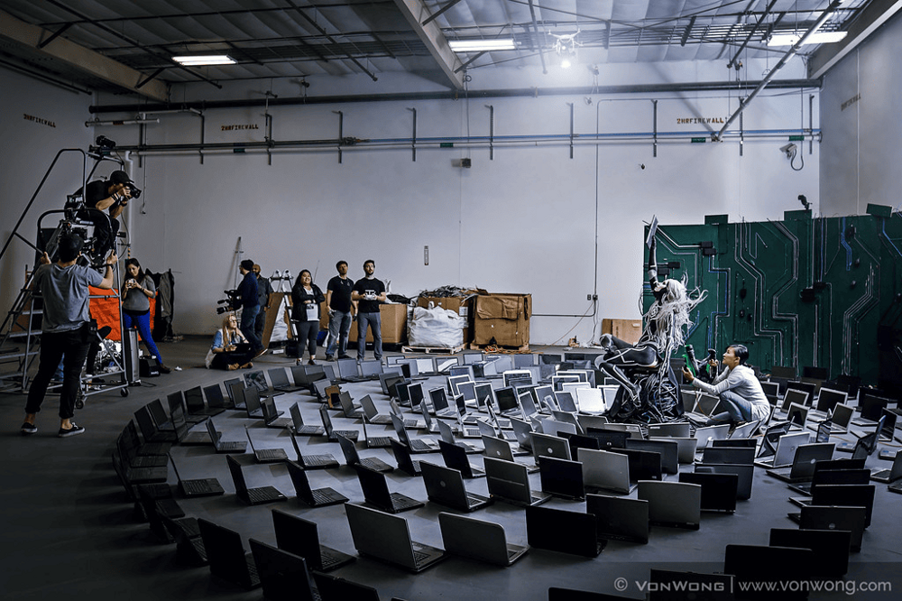 Фотограф показал обратную сторону эффектных и масштабных фотоинсталляций
