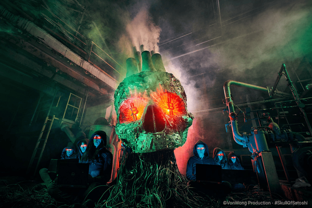 Фотограф показал обратную сторону эффектных и масштабных фотоинсталляций