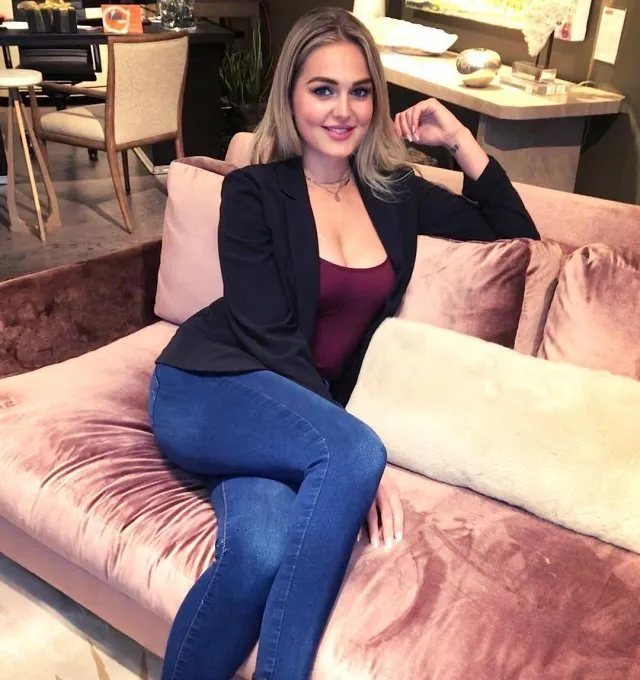 Как выглядит жена Дольфа Лундгрена - Эмма Крокдал: красотка годится ему в дочери Как выглядит жена Дольфа Лундгрена - Эмма Крокдал: красотка годится ему в дочери