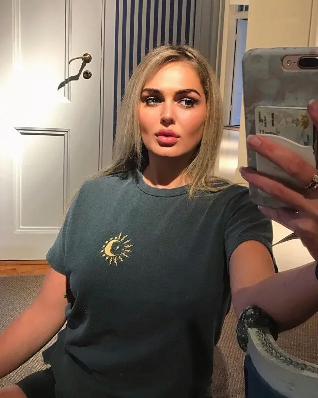 Как выглядит жена Дольфа Лундгрена - Эмма Крокдал: красотка годится ему в дочери Как выглядит жена Дольфа Лундгрена - Эмма Крокдал: красотка годится ему в дочери