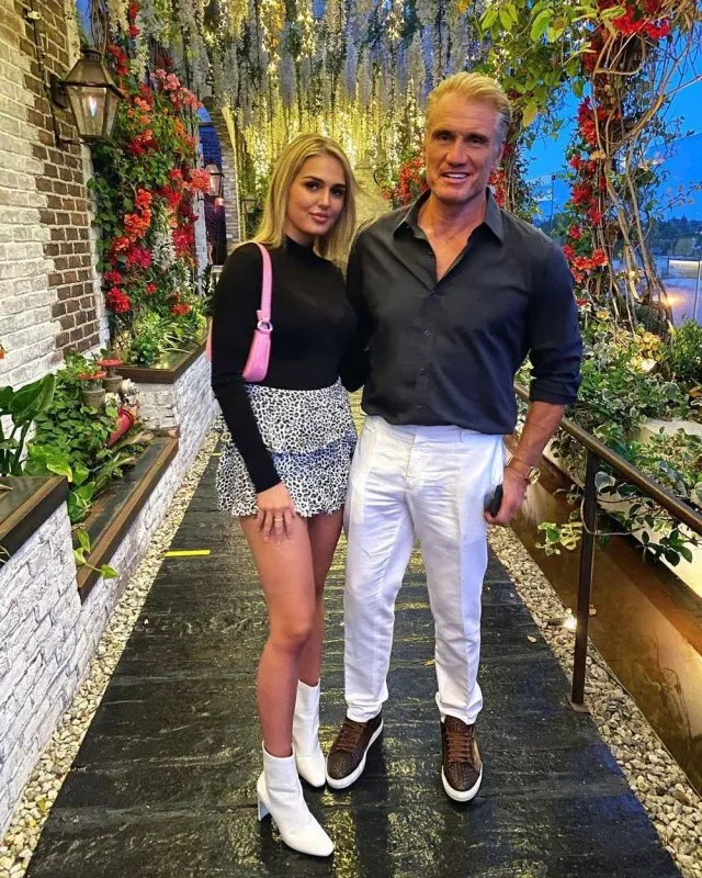 Как выглядит жена Дольфа Лундгрена - Эмма Крокдал: красотка годится ему в дочери Как выглядит жена Дольфа Лундгрена - Эмма Крокдал: красотка годится ему в дочери