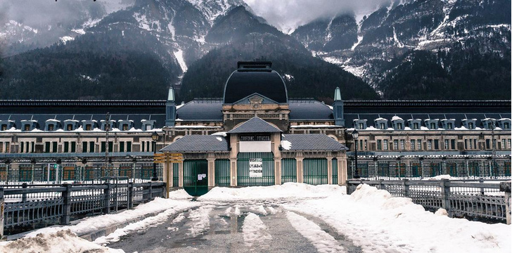 5 грандиозных заброшенных сооружений