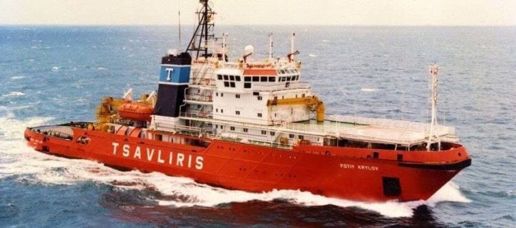 Буксиры для судов. Буксир — мощное судно небольшого размера, предназначенное для буксировки кораблей. Буксиры для судов. Буксир — мощное судно небольшого размера, предназначенное для буксировки кораблей. Фото.