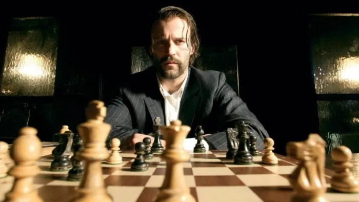 Револьвер / Revolver, 2005г., боевик, который надо смотреть как боевик, но это не боевик