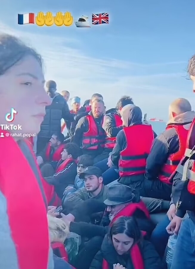 Из лодки с нелегальным мигрантами - в отель 4*. Беженец из Албании хвастается в TikTok своей жизнью за счет британских налогоплательщиков