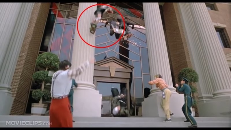 20. Во второй части &quot;Назад в будущее&quot; каскадёрша Шерил Уилер-Диксон врезалась в колонну и упала. Она сильно травмировала руку и повредила лицо - ей потребовалась реконструктивная операция