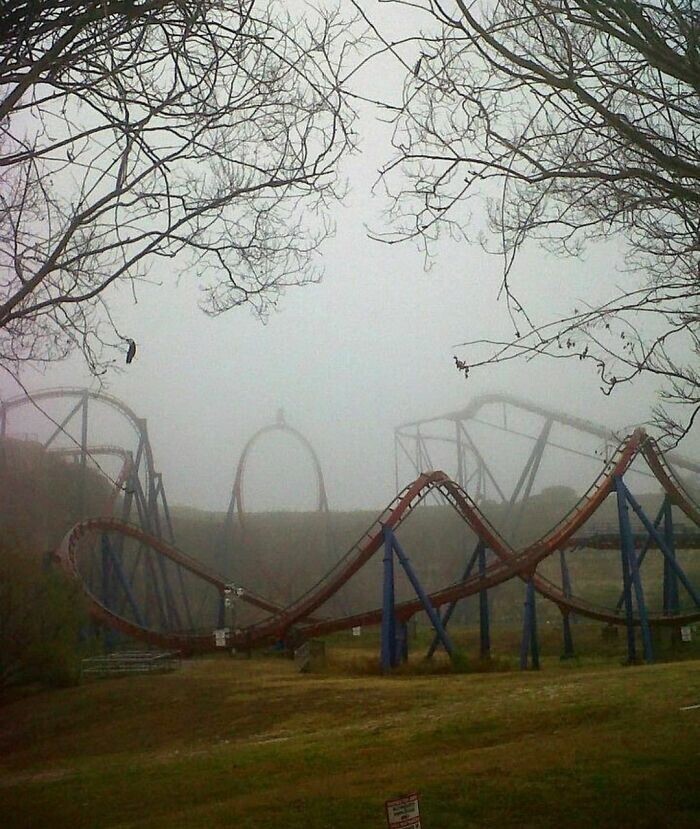 22. Покинутый парк аттракционов