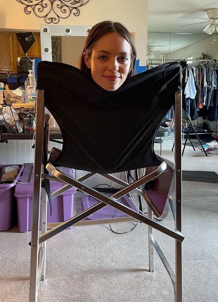 16. Невидимая девушка на стуле 16. Невидимая девушка на стуле