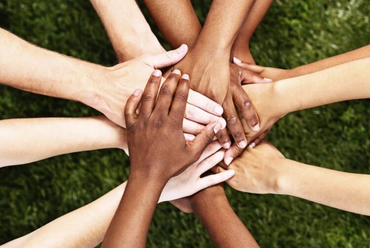 По запаху можно распознать личность человека. По запаху рук можно легко узнать этническую принадлежность человека. По запаху можно распознать личность человека. По запаху рук можно легко узнать этническую принадлежность человека. Фото.