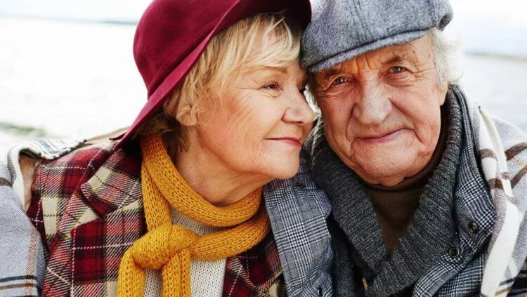 Чем пахнут пожилые люди. Запах пожилых людей описывается как «жирно-травяной». Чем пахнут пожилые люди. Запах пожилых людей описывается как «жирно-травяной». Фото.