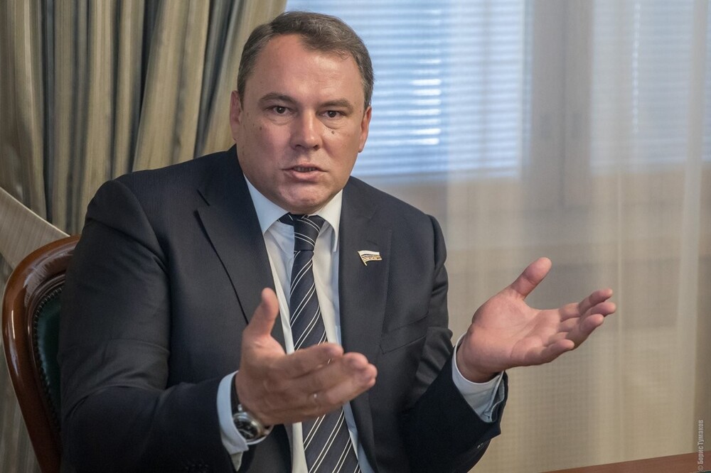 Назвавшая жену Макрона мужчиной журналистка попросила убежище в России