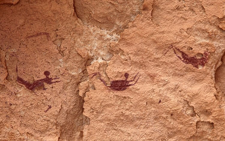 Пещера пловцов. Наскальный рисунок с плавающими людьми. Источник: Live Science. Фото.