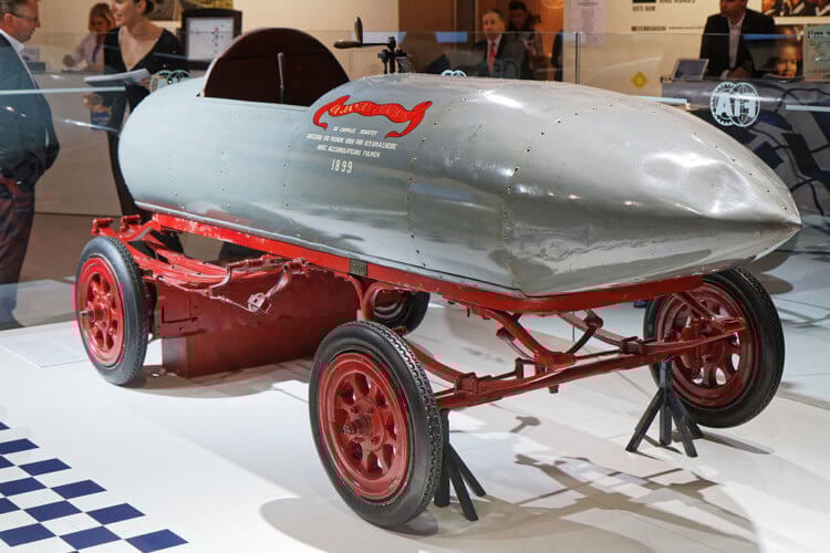 Электромобиль побил рекорды скорости. Скоростной автомобиль La Jamais Contente. Источник изображения: kulturologia.ru. Электромобиль побил рекорды скорости. Скоростной автомобиль La Jamais Contente. Источник изображения: kulturologia.ru. Фото.