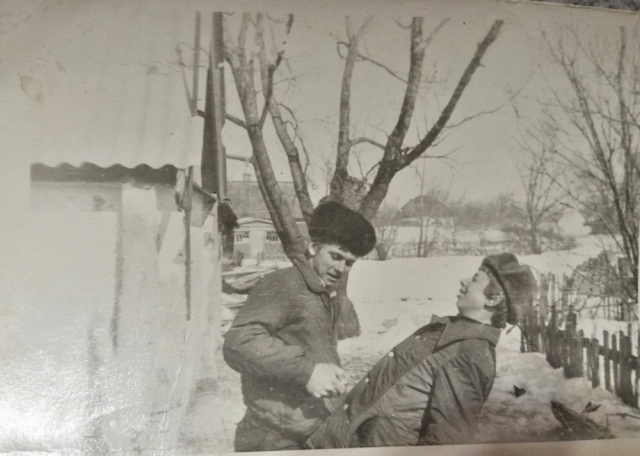 Одноклассники. Март 1985 года. Курская обл., Черемисиновский р-н, с. Новые Савины, д. Серединка