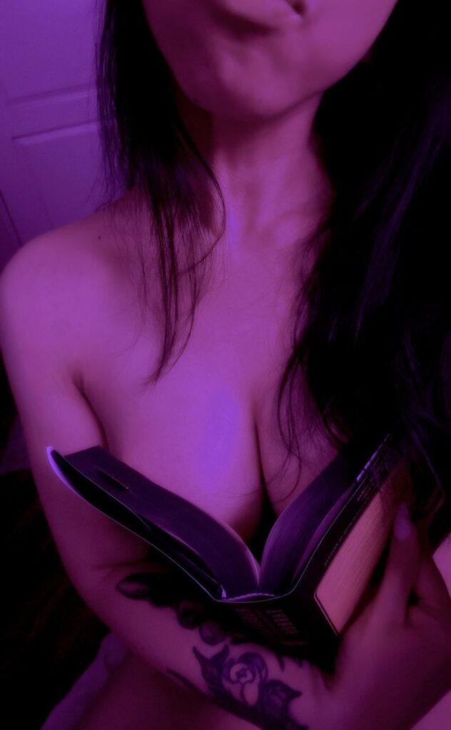 Фетиш недели: груди-закладки для книг