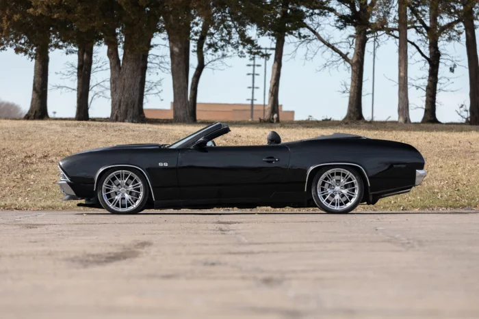 Новый Chevrolet Camaro превратили в классический Chevelle 1969 года и пустили с молотка