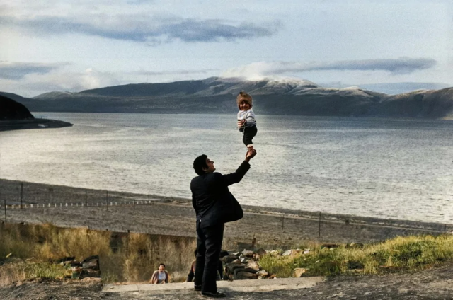 Гости в деревне на озере Севан. Армянская ССР, 1972 год.