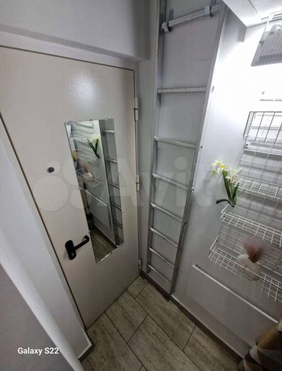В Москве за 2,5 млн рублей продают кладовку, переделанную в квартиру