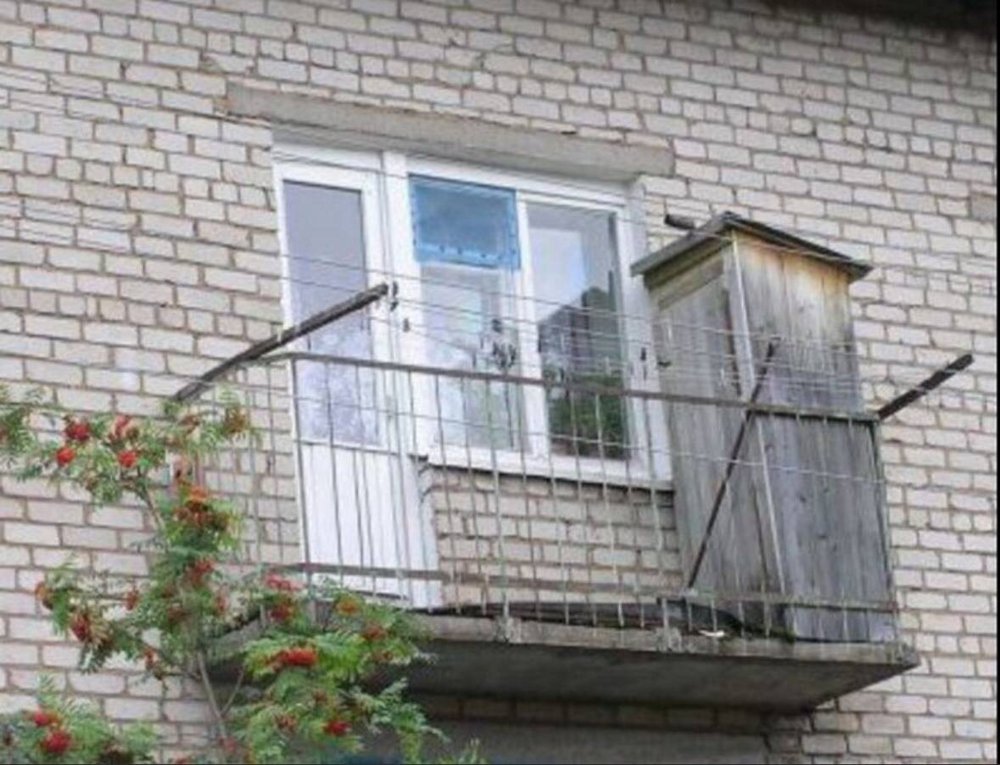 Деревенский акцент: балкон в стиле сельского туалета Деревенский акцент: балкон в стиле сельского туалета