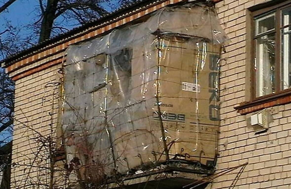 Коробочный домик: балкон из подручных материалов Коробочный домик: балкон из подручных материалов