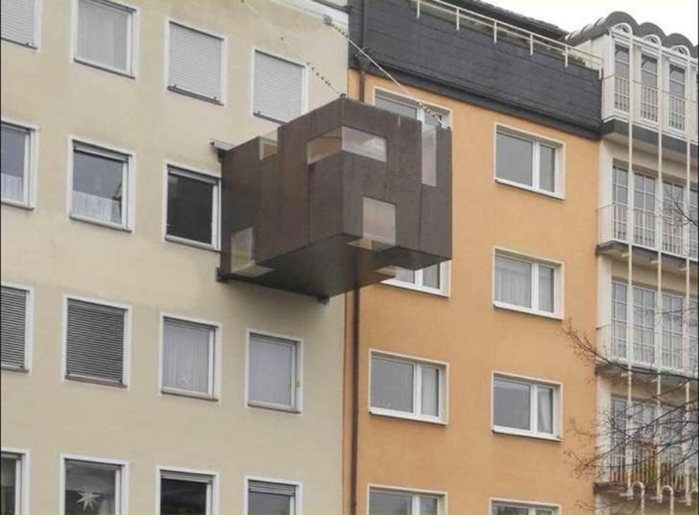 Загадочное нечто: балкон без объяснений Загадочное нечто: балкон без объяснений