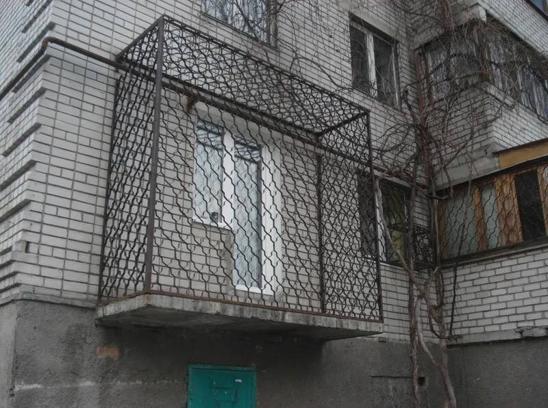 Открытая решетка: балкон без стен Открытая решетка: балкон без стен