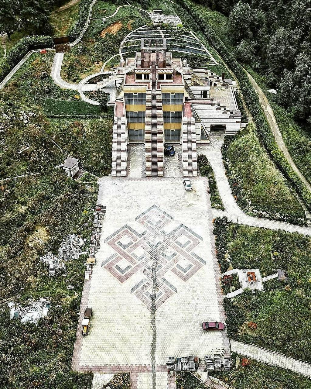 «Домодедовская пирамида»: загадочное сооружение на окраине села Никитское Московской области.