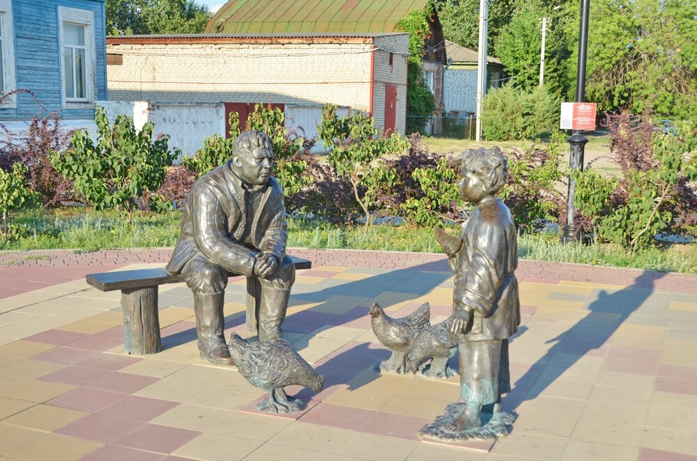 Памятник героям рассказа Михаила Шолохова «Судьба человека»