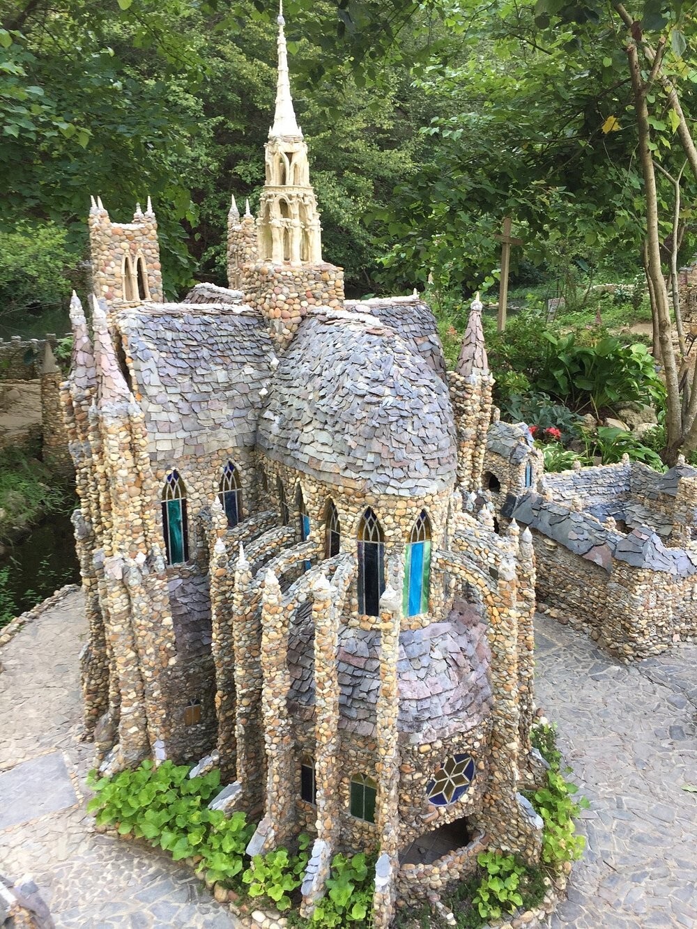 Сказочный мир Калхуна, собранный из камешков Сказочный мир Калхуна, собранный из камешков