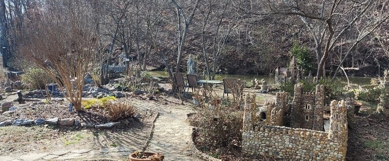 Сказочный мир Калхуна, собранный из камешков Сказочный мир Калхуна, собранный из камешков