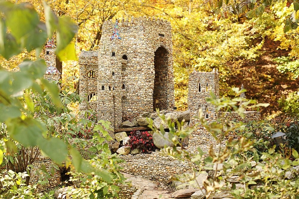 Сказочный мир Калхуна, собранный из камешков Сказочный мир Калхуна, собранный из камешков