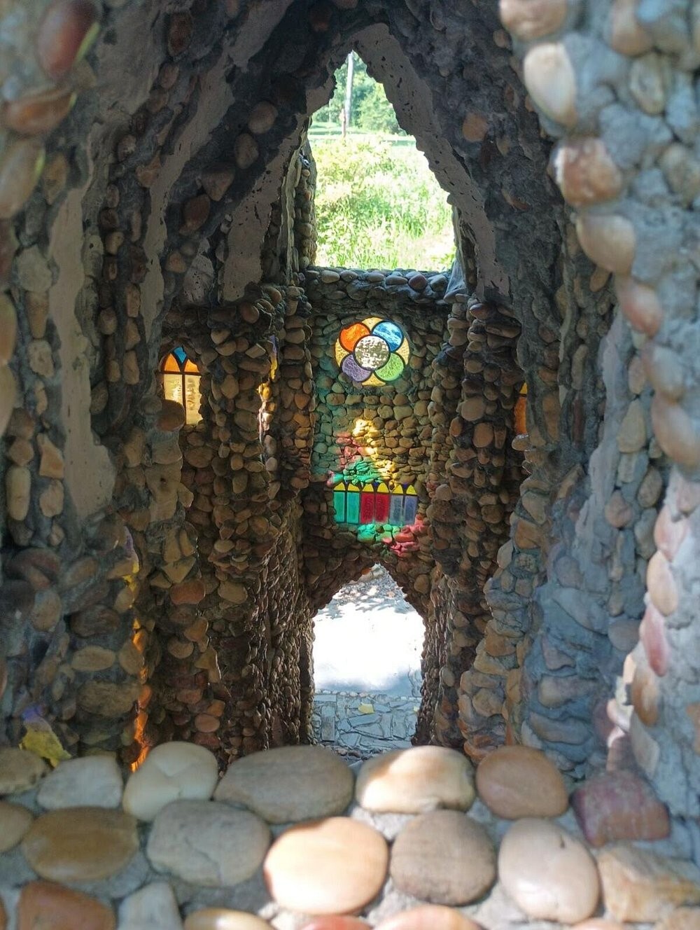 Сказочный мир Калхуна, собранный из камешков Сказочный мир Калхуна, собранный из камешков