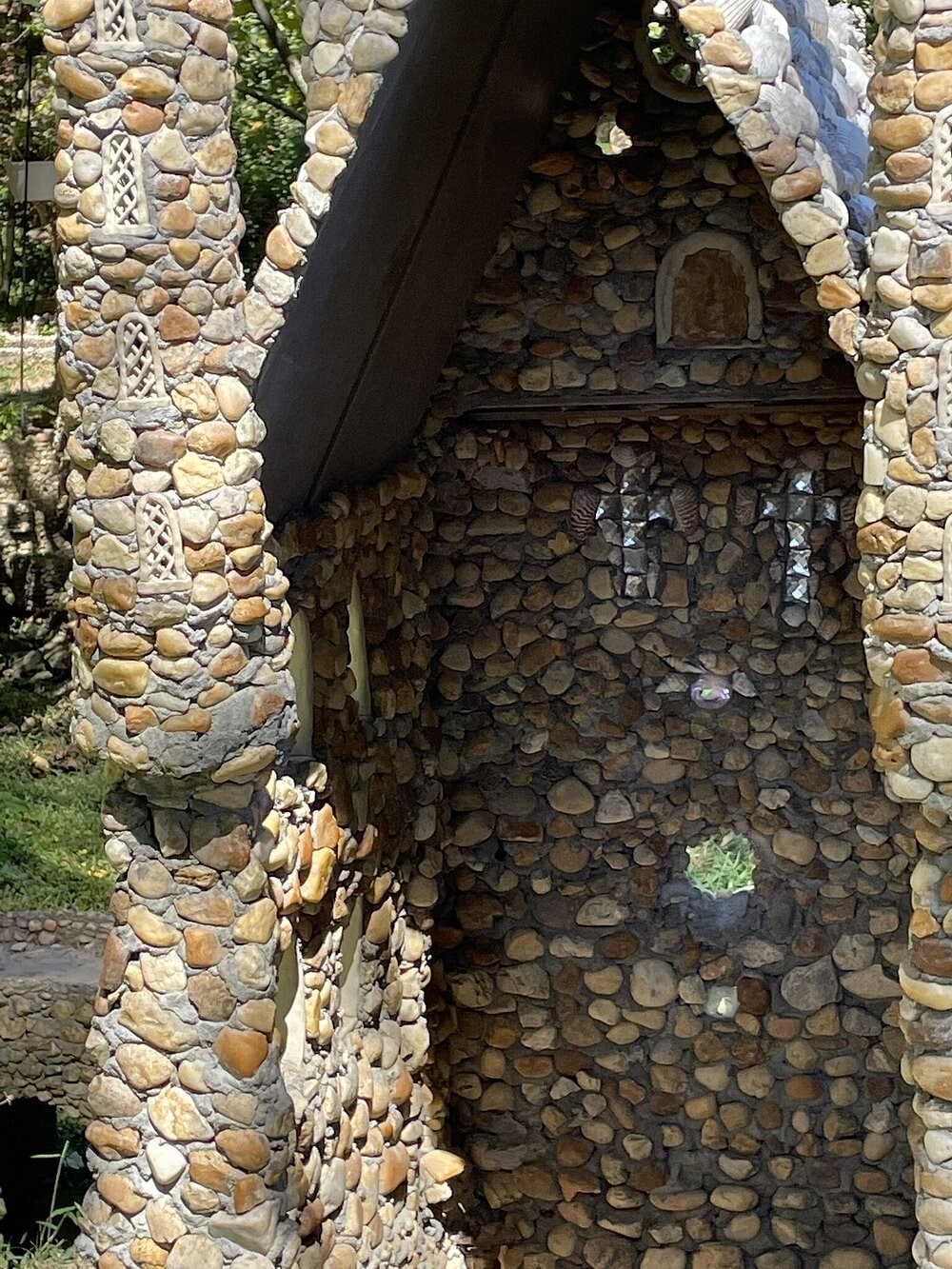 Сказочный мир Калхуна, собранный из камешков Сказочный мир Калхуна, собранный из камешков