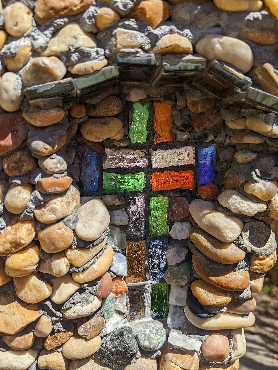 Сказочный мир Калхуна, собранный из камешков Сказочный мир Калхуна, собранный из камешков