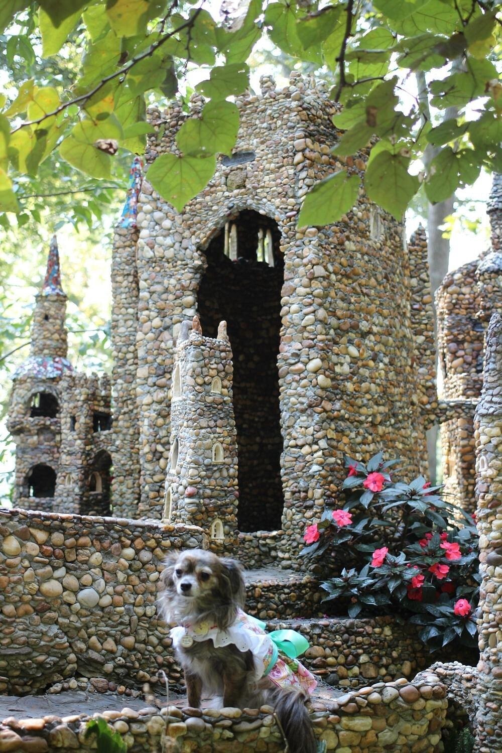 Сказочный мир Калхуна, собранный из камешков Сказочный мир Калхуна, собранный из камешков