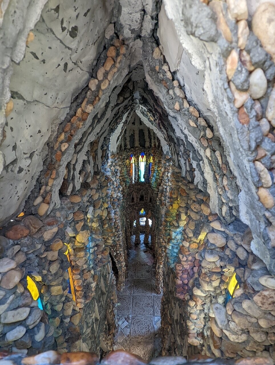 Сказочный мир Калхуна, собранный из камешков Сказочный мир Калхуна, собранный из камешков