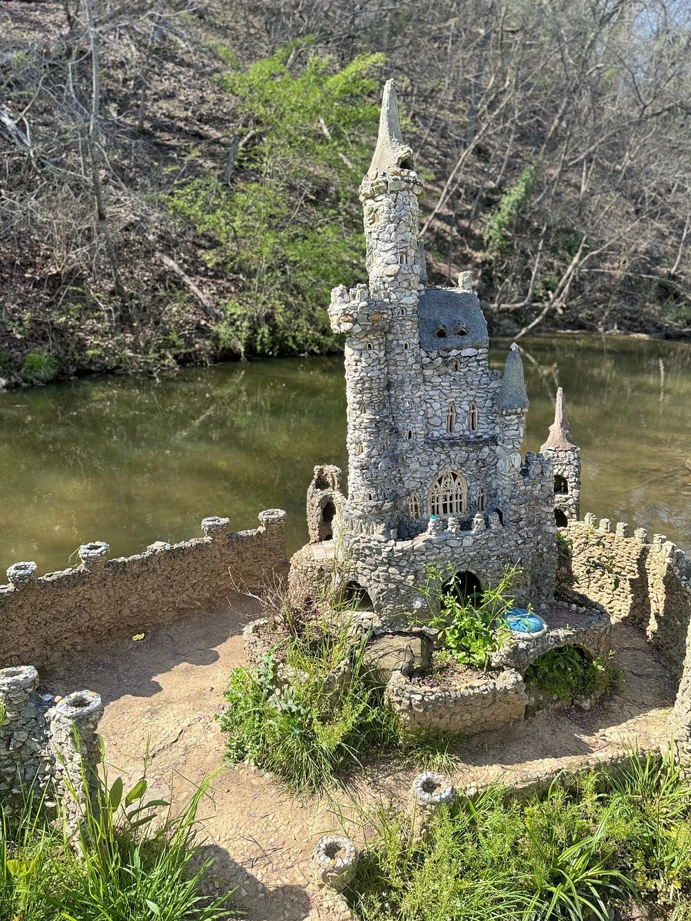 Сказочный мир Калхуна, собранный из камешков Сказочный мир Калхуна, собранный из камешков