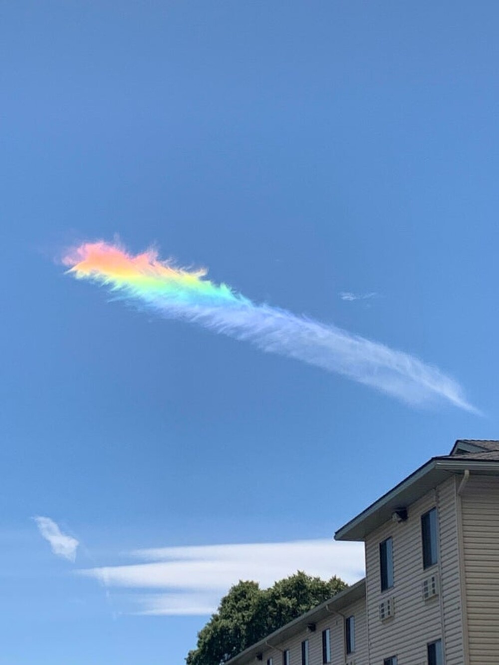 7. Потрясающее радужное облако