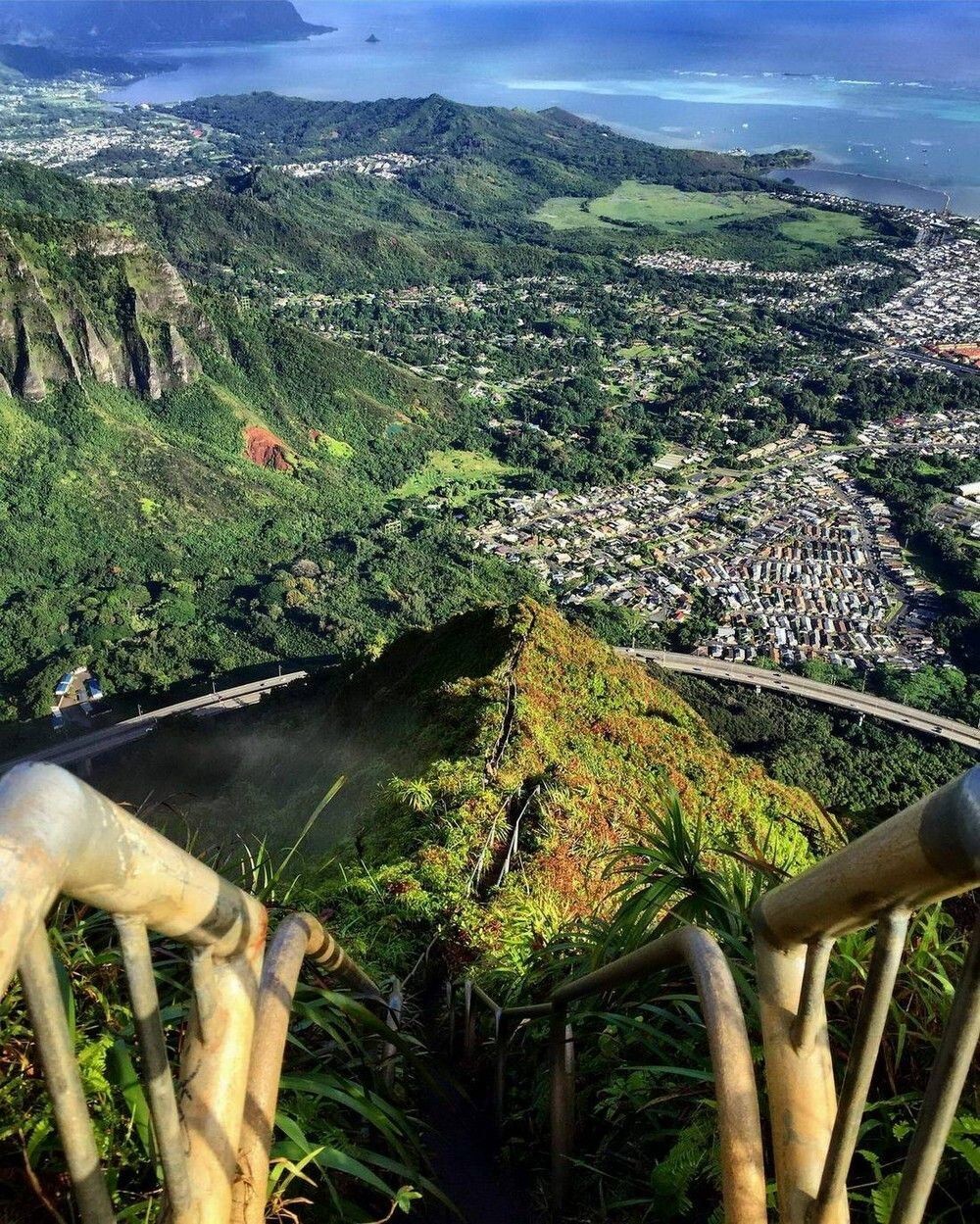 18. Лестница Хайку - пешеходный маршрут на Гавайях 18. Лестница Хайку - пешеходный маршрут на Гавайях