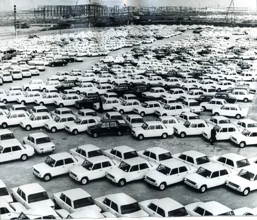 автомобили волжского автозавода стоянка