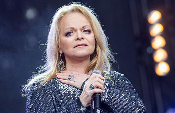 Певица отнюдь не бедствует.