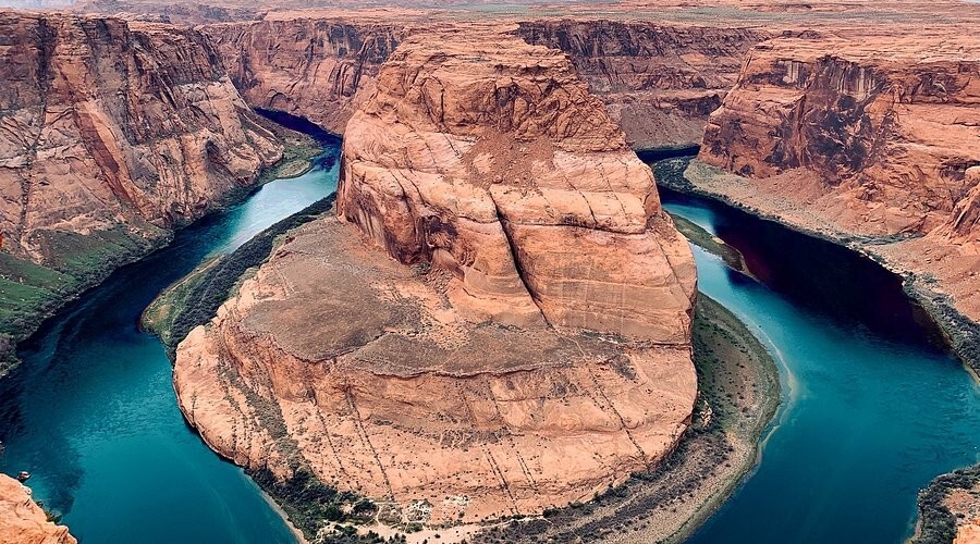 19. Хорсшу-Бенд — подковообразный извилистый участок реки Колорадо в штате Аризона, США 19. Хорсшу-Бенд — подковообразный извилистый участок реки Колорадо в штате Аризона, США