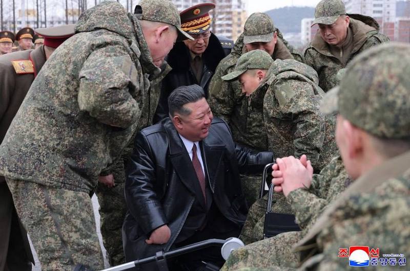 Товарищ Ким встретил саперов из Курской области Товарищ Ким встретил саперов из Курской области