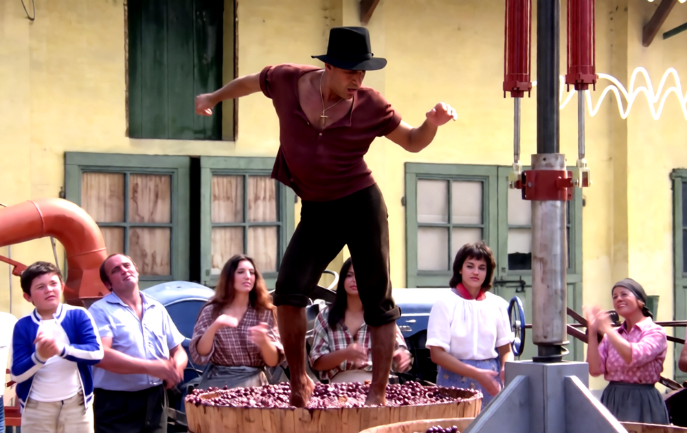 Откуда взялась песня, под которую Челентано давит виноград. Итальянский хит в карибском ритме Откуда взялась песня, под которую Челентано давит виноград. Итальянский хит в карибском ритме