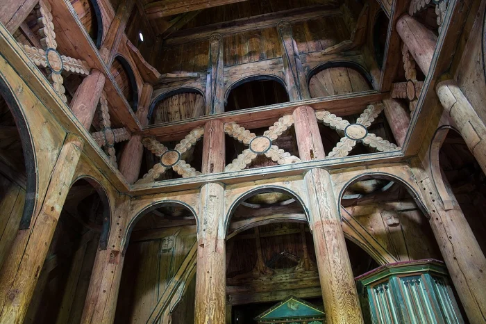 Древнейшая деревянная церковь викингов: 846 лет истории и архитектура корабля.