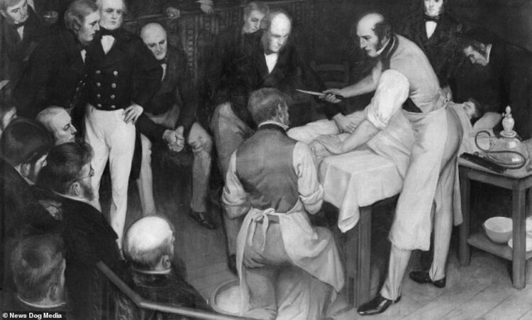 Самый быстрый хирург в истории: почему операция Роберта Листона привела к 300% смертности. Картина Эрнеста Борда, примерно в 1912 год: момент ампутации, которую доктор Листон проводил в Лондоне в начале 1840-х годов. Источник изображения: dailymail.co.uk. Фото.