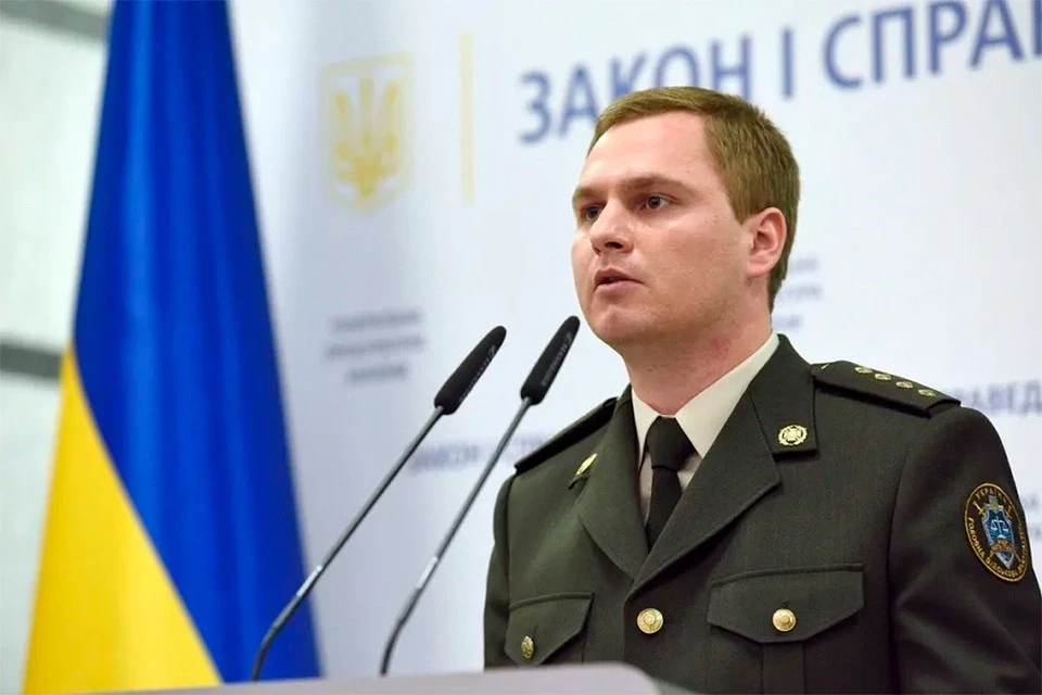 По словам Комарова, всю эту схему курировал Генеральный прокурор Украины Руслан Кравченко.