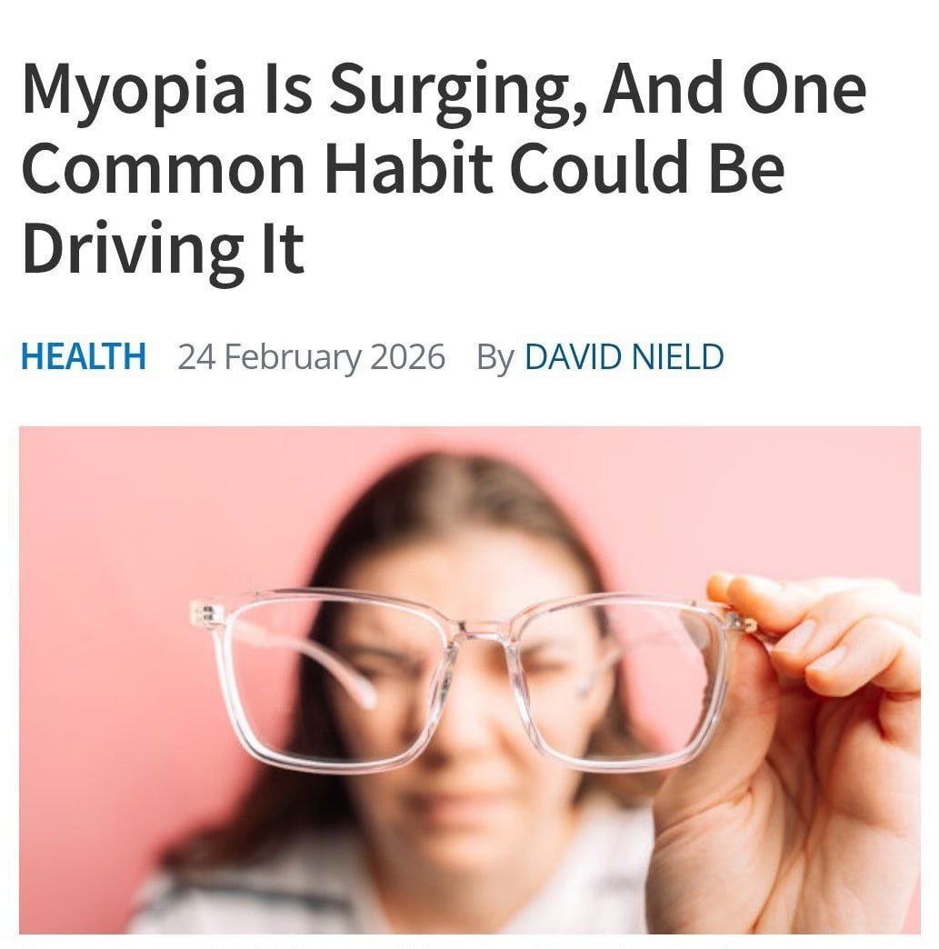 Вся планета теряет зрение из-за... смартфонов, но есть нюанс — виноват не синий свет телефона, а темнота вокруг нее