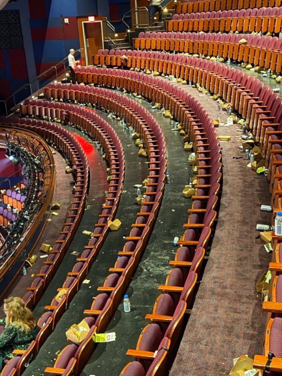 Как выглядит место вручения Оскара после окончания церемонии