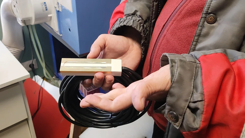 В России подобные приборы известны, их покупают торговые центры и предприятия. Раньше датчики делали европейцы, нынче же производство - у нас.